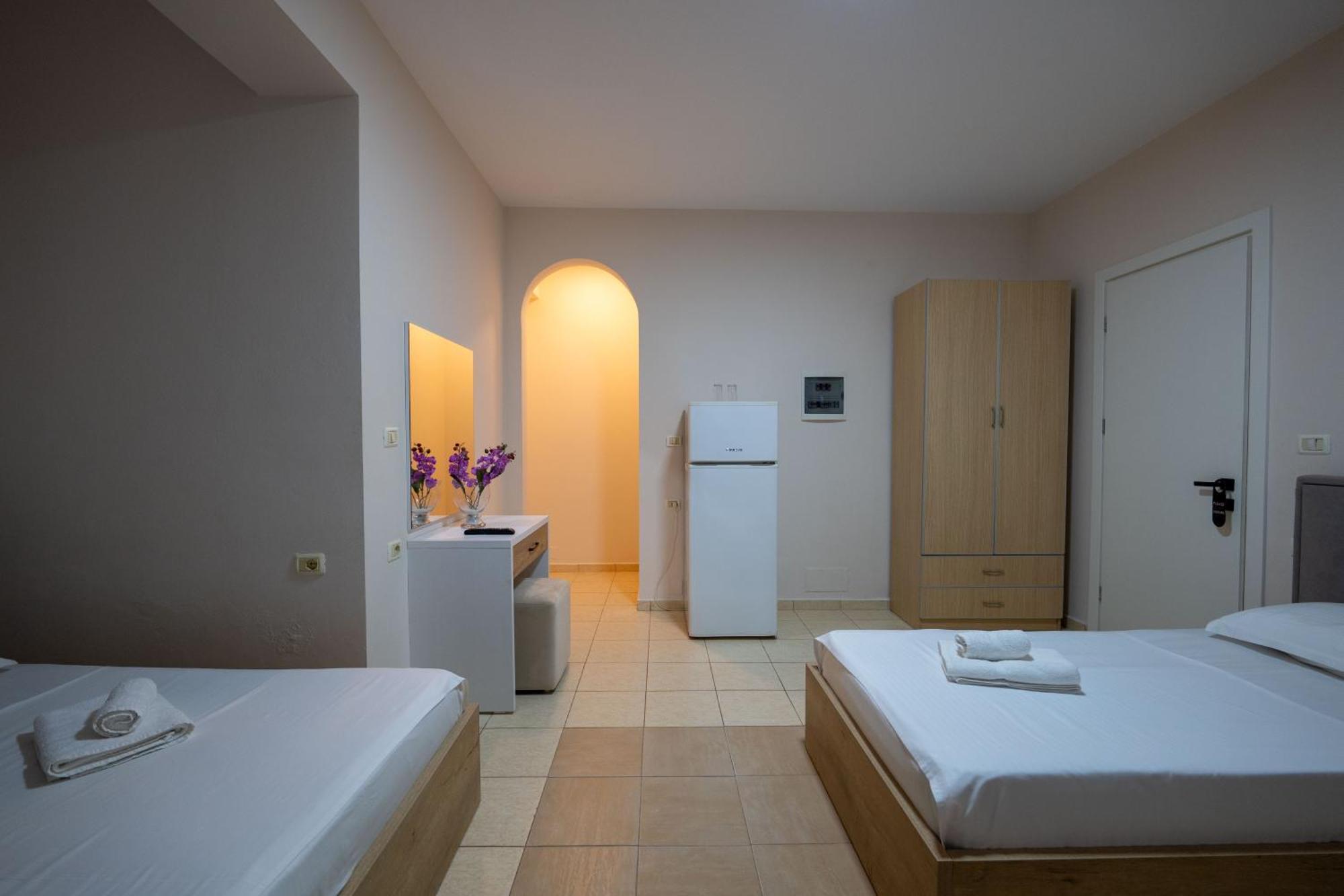 Twins Hotel Ксамил Экстерьер фото