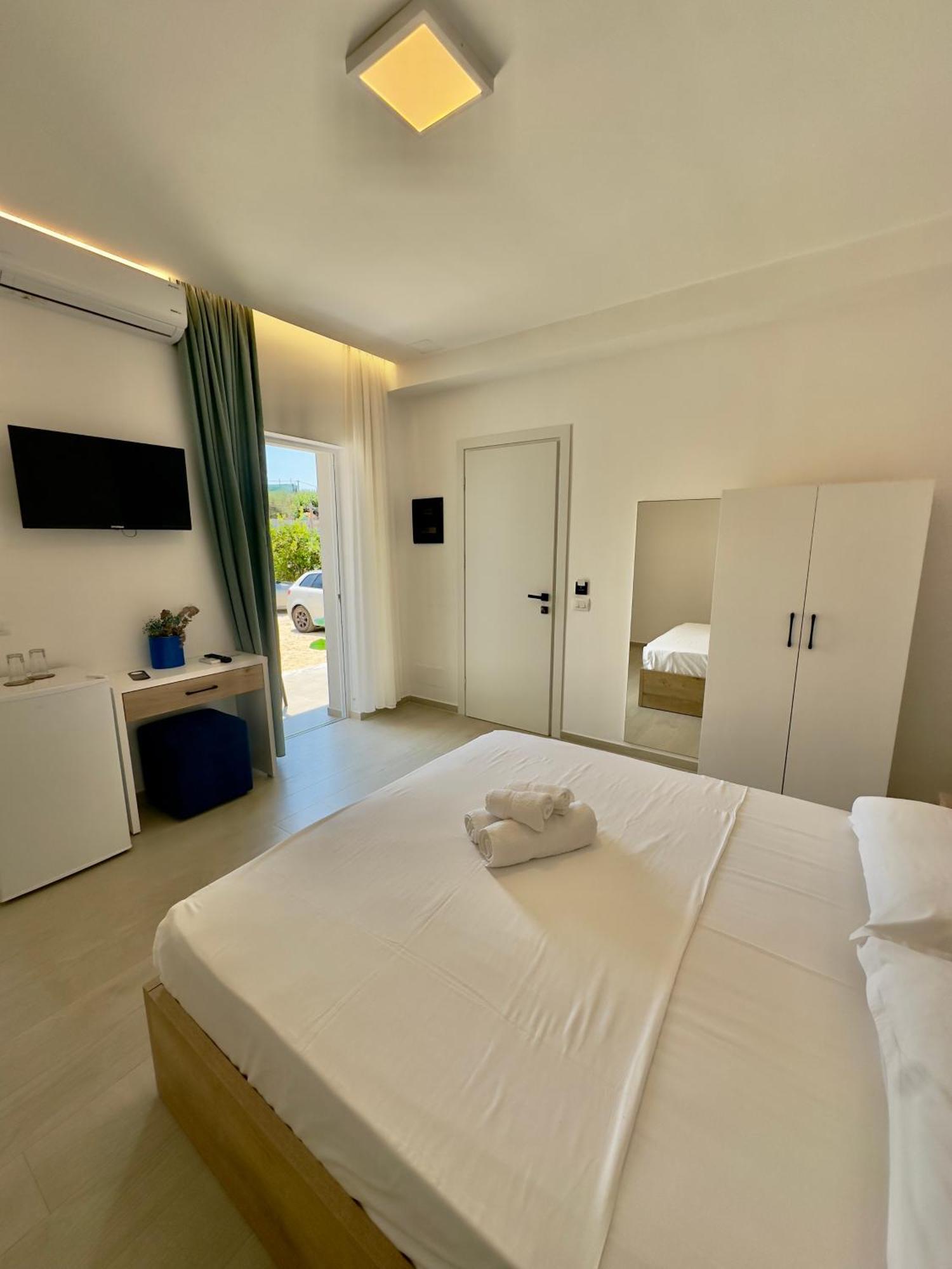 Twins Hotel Ксамил Экстерьер фото