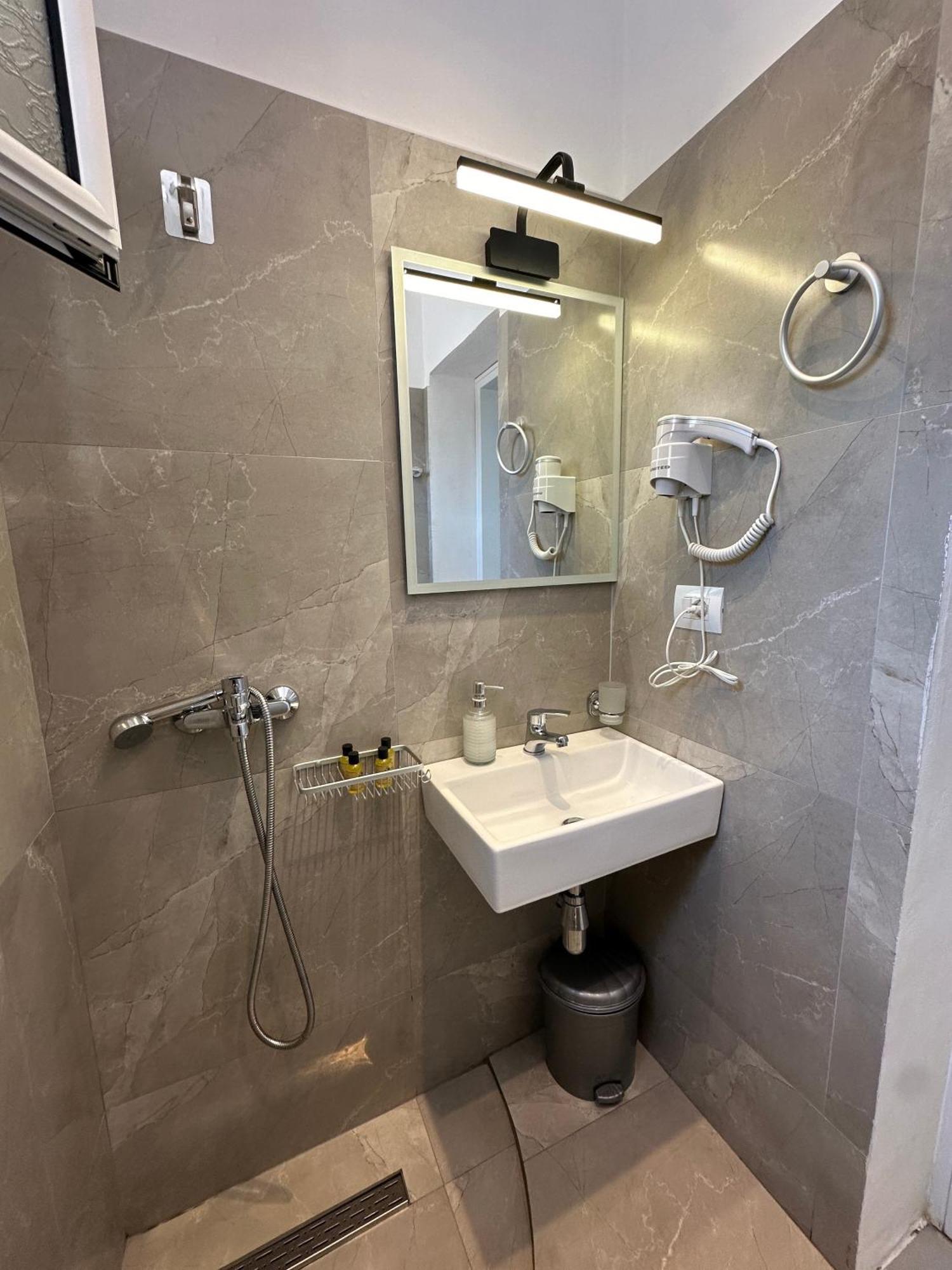 Twins Hotel Ксамил Экстерьер фото